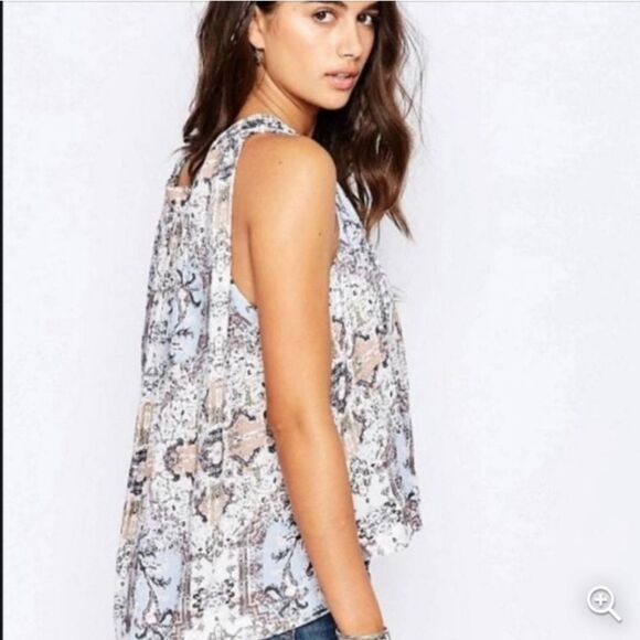 FREE PEOPLE Darcy Swing Sleeveless Blue and White Abstract Print Top Size Medium - Picture 2 of 12
